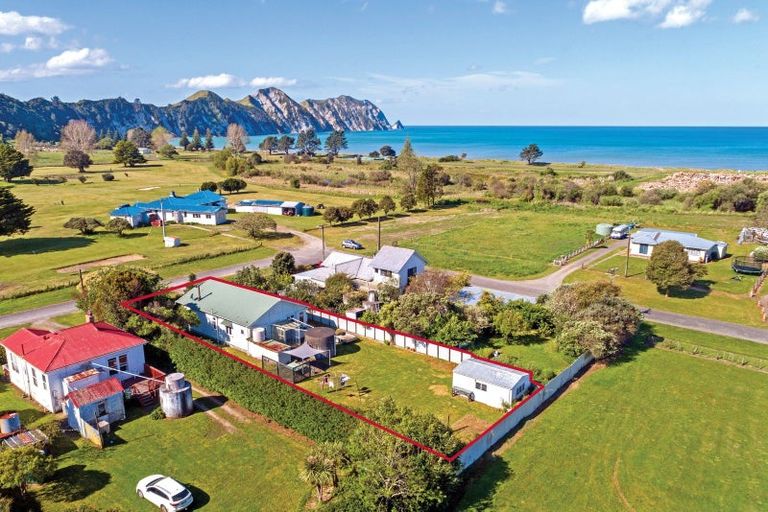 Photo of property in 4 Banks Street, Tolaga Bay, 4077