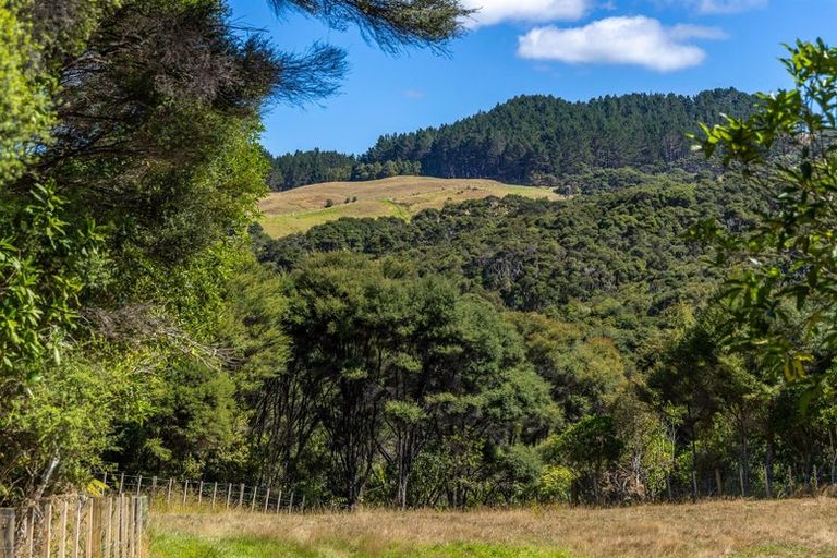 Photo of property in 1223 Old North Road, Helensville, 0875