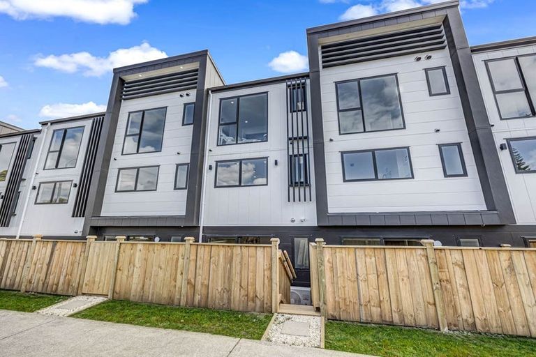 Photo of property in 27 Carole Crescent, Pakuranga, Auckland, 2010