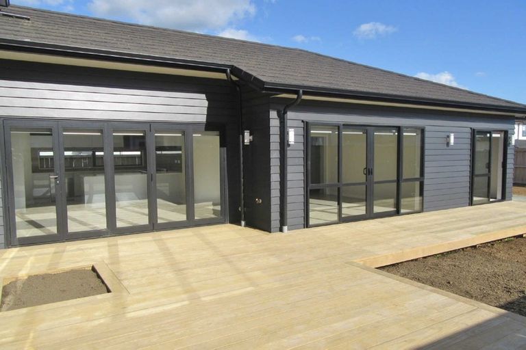 Photo of property in 10 Brumbie Way, Karaka, Papakura, 2113