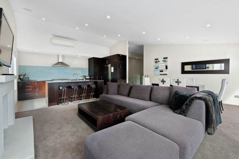 Photo of property in Lakeview Heights, 3/124 Lismore Street, Wanaka, 9305