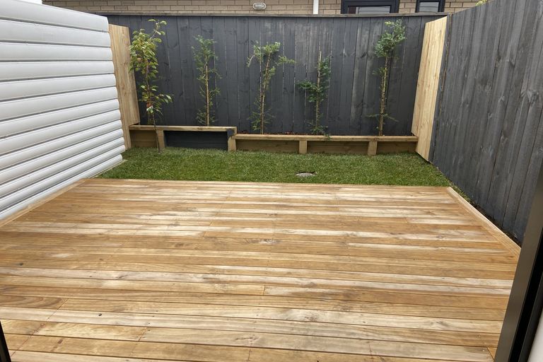 Photo of property in 11/5 Hikurangi Street, Te Atatu Peninsula, Auckland, 0610