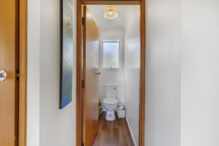 Photo of property in 18 George Herring Place, Glen Eden, Auckland, 0602