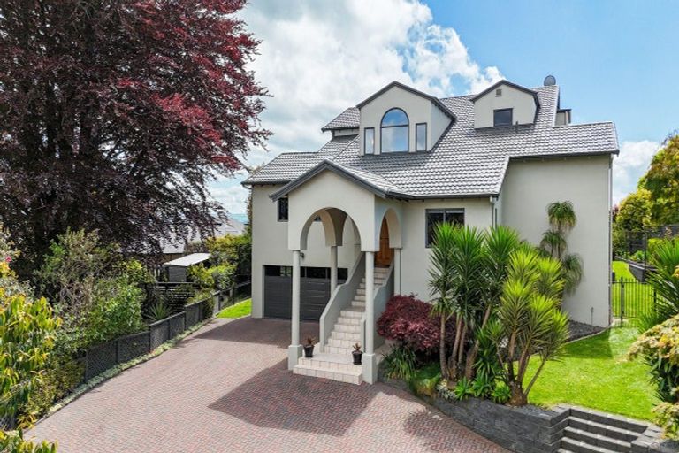 Photo of property in 4 Tupara Crescent, Kawaha Point, Rotorua, 3010