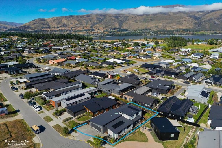 Photo of property in 15 Landsborough Lane, Wanaka, 9305