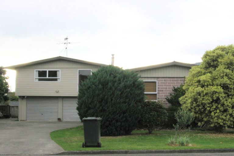 Photo of property in 35 Kapanui Road, Waikanae, 5036