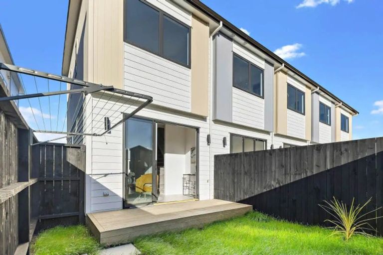 Photo of property in 101 Botany Road, Botany Downs, Auckland, 2010