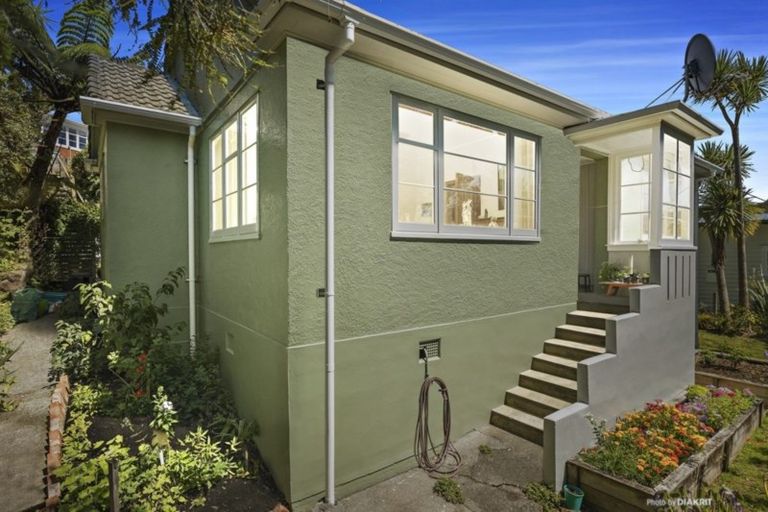 Photo of property in 9 Kaihuia Terrace, Northland, Wellington, 6012
