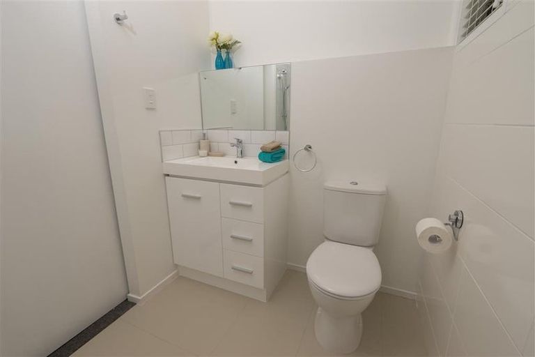 Photo of property in 70 Taikata Road, Te Atatu Peninsula, Auckland, 0610