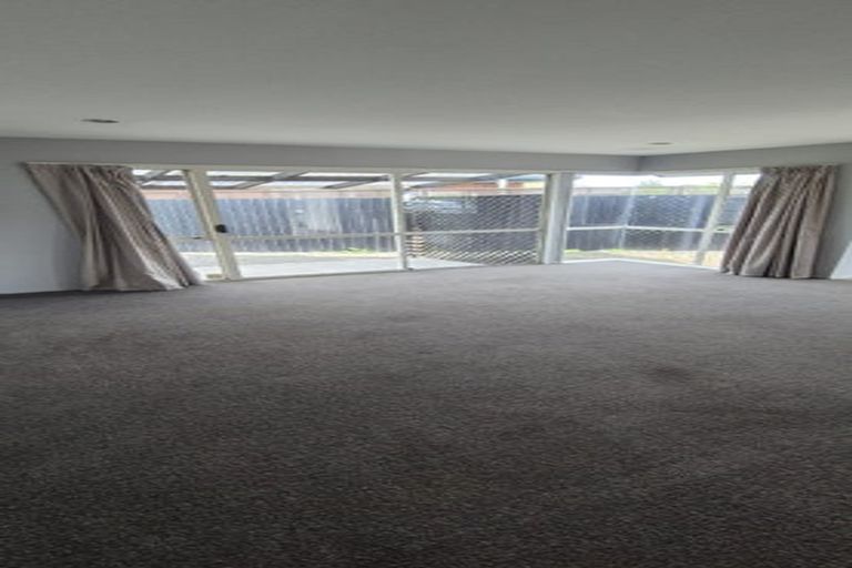 Photo of property in 28 Kirsten Place, Parklands, Christchurch, 8083