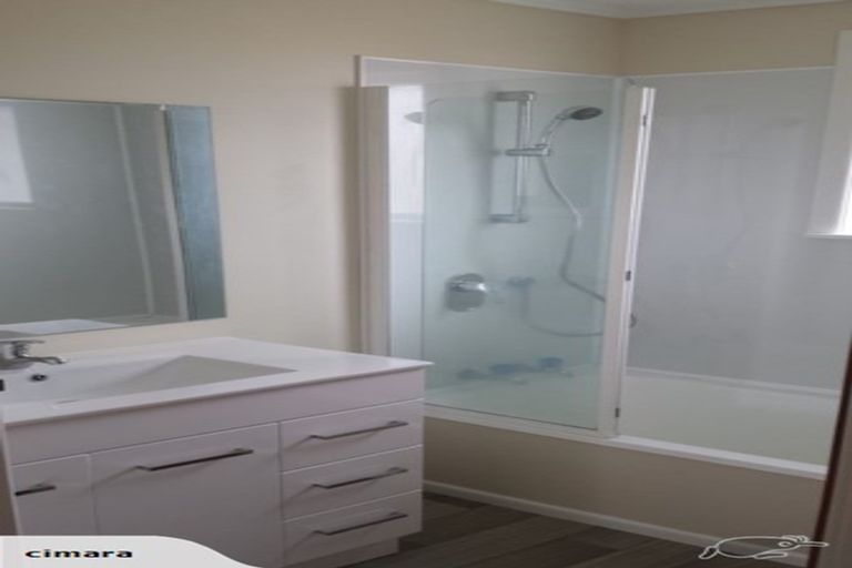 Photo of property in 10 Renata Crescent, Te Atatu Peninsula, Auckland, 0610