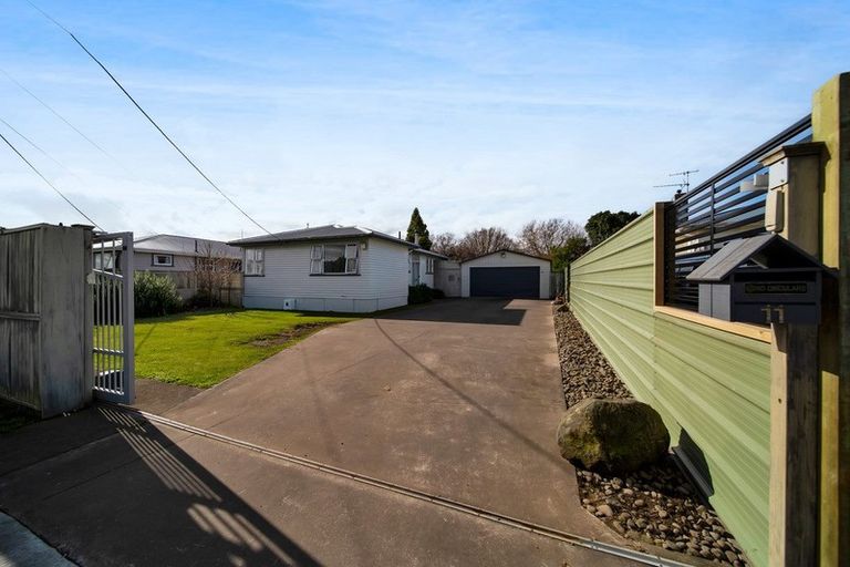 Photo of property in 11 Manawapou Road, Hawera, 4610
