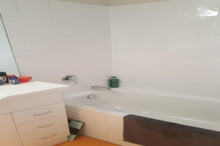 Photo of property in 13 Roby Street, Te Atatu Peninsula, Auckland, 0610