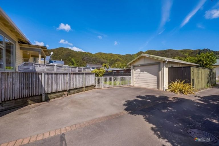 Photo of property in 38 Saint Ronans Avenue, Waterloo, Lower Hutt, 5011