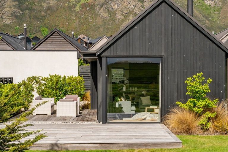 Photo of property in 8 Kokako Lane, Jacks Point, Queenstown, 9371