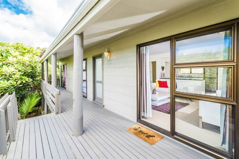 Photo of property in 33 Glen Vista Place, Bayview, Auckland, 0629