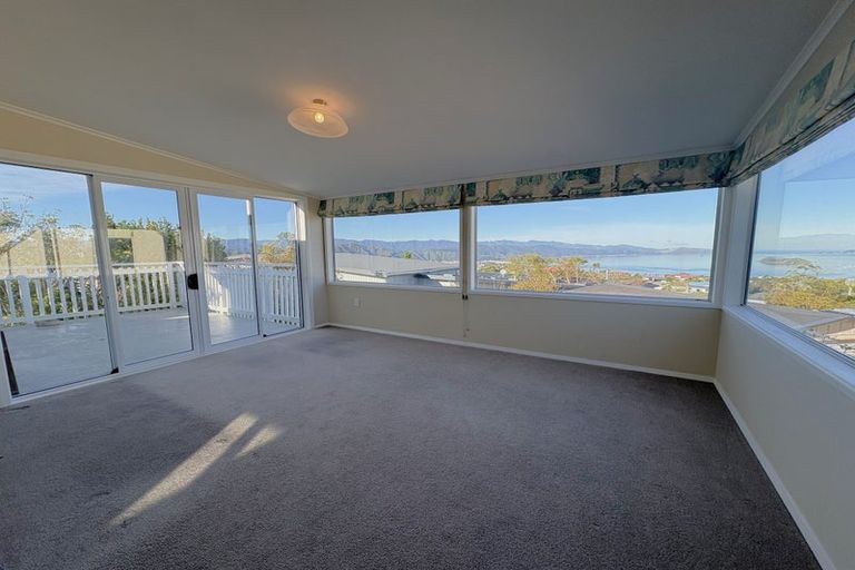 Photo of property in 5 Oakleigh Street, Maungaraki, Lower Hutt, 5010