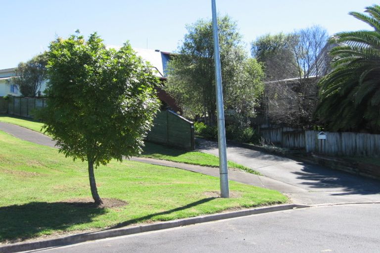 Photo of property in 12 Kayle Glen, West Harbour, Auckland, 0618
