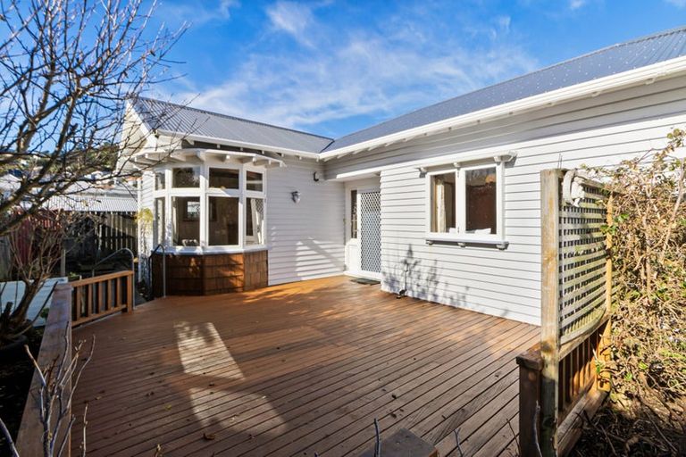 Photo of property in 297 The Parade, Island Bay, Wellington, 6023