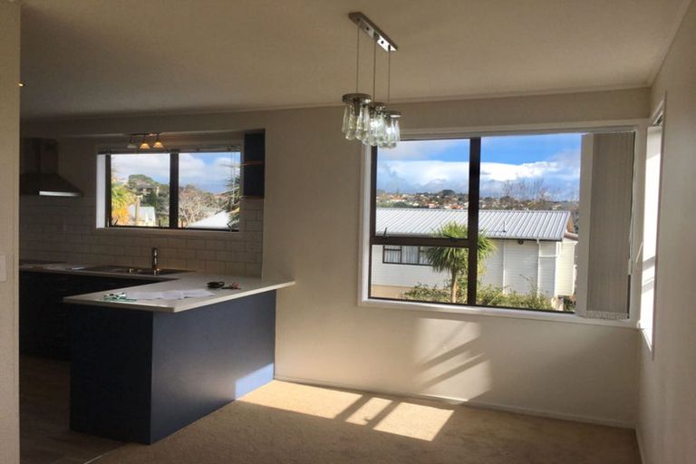 Photo of property in 162 Luckens Road, West Harbour, Auckland, 0618