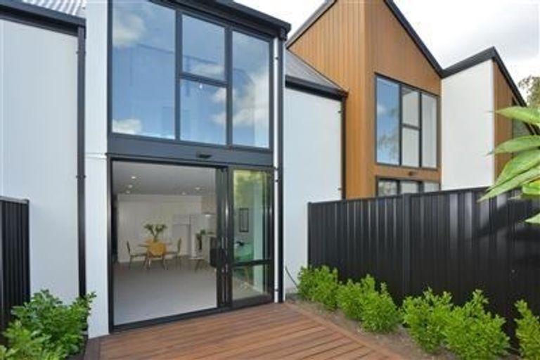 Photo of property in 7/90 Edgeware Road, St Albans, Christchurch, 8014