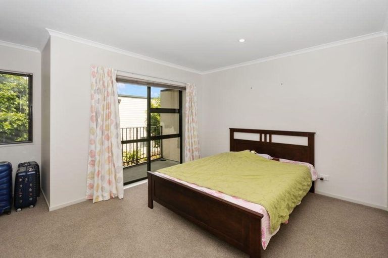 Photo of property in 10/17 Harbour View Road, Te Atatu Peninsula, Auckland, 0610