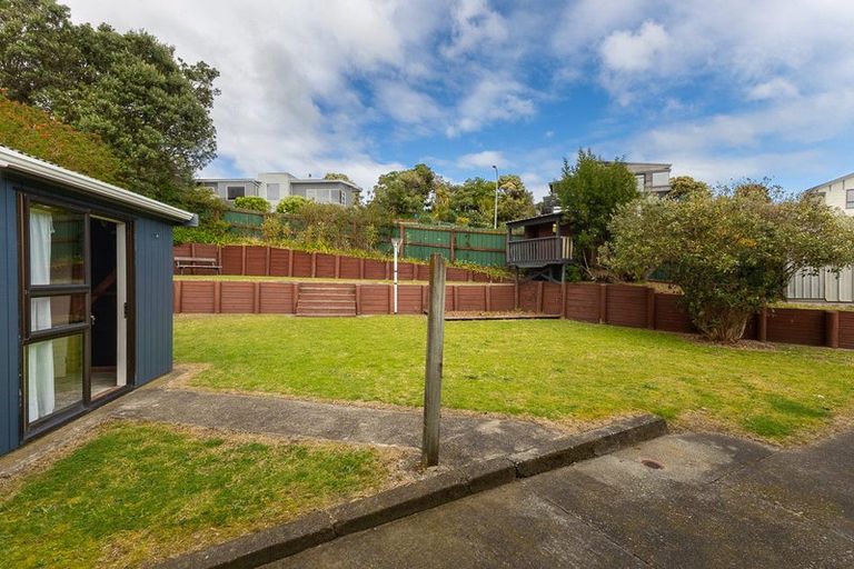 Photo of property in 13 Hicks Crescent, Waikanae Beach, Waikanae, 5036