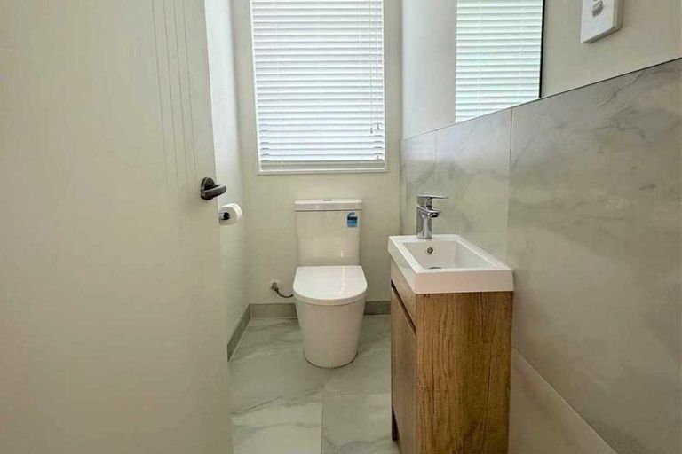Photo of property in 12 William Calvert Drive, Swanson, Auckland, 0614