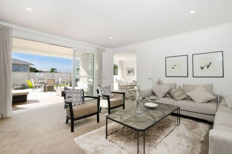 Photo of property in 7 Grove Way, Riverhead, 0820