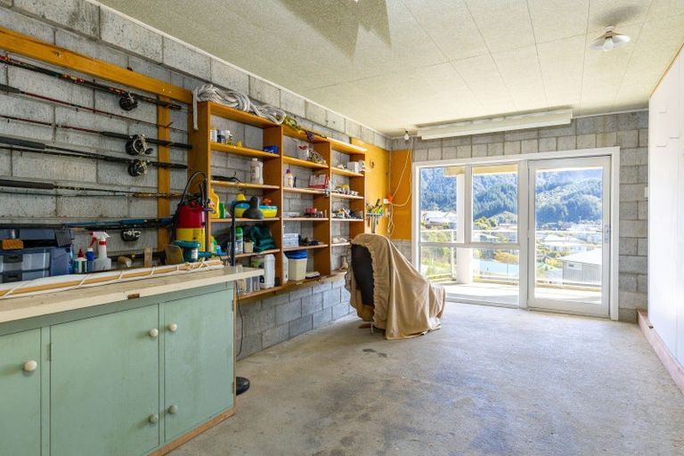 Photo of property in 29 Seaview Crescent, Picton, 7220