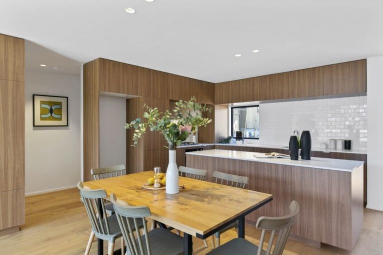 Photo of property in 75 Melbourne Road, Island Bay, Wellington, 6023