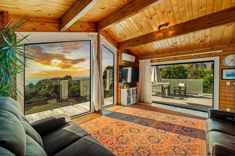 Photo of property in 3 Edwin Mitchelson Road, Muriwai, Waimauku, 0881