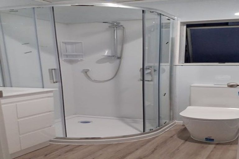 Photo of property in 2/28 Lilburn Crescent, Massey, Auckland, 0614