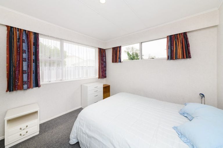 Photo of property in 1 Essex Place, Milson, Palmerston North, 4414