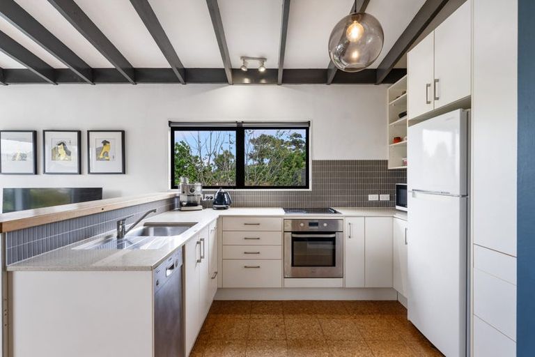 Photo of property in 2/26 Colonial Road, Birkenhead, Auckland, 0626