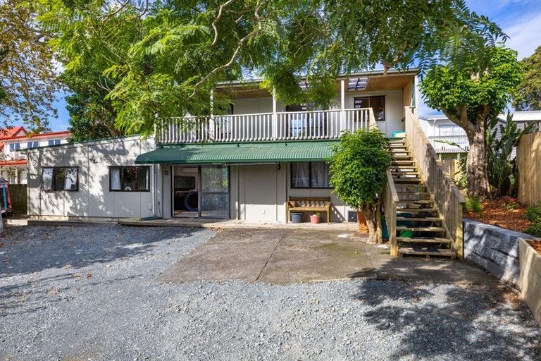 Photo of property in 6 Helen Place, Raglan, 3225