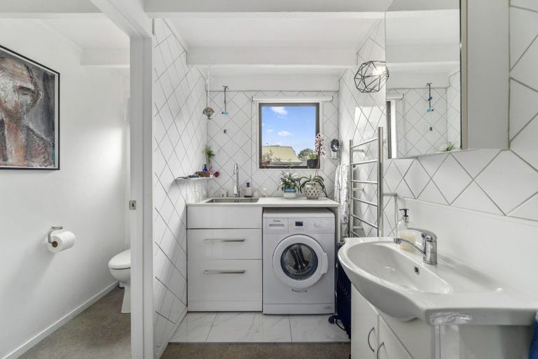 Photo of property in 2/7 Kereru Street, Two Mile Bay, Taupo, 3330