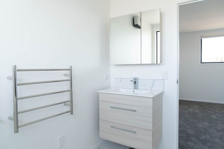 Photo of property in 3/21 Karamu Street, Te Atatu Peninsula, Auckland, 0610