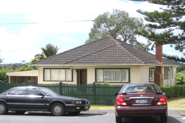 Photo of property in 329 Rangatira Road, Beach Haven, Auckland, 0626