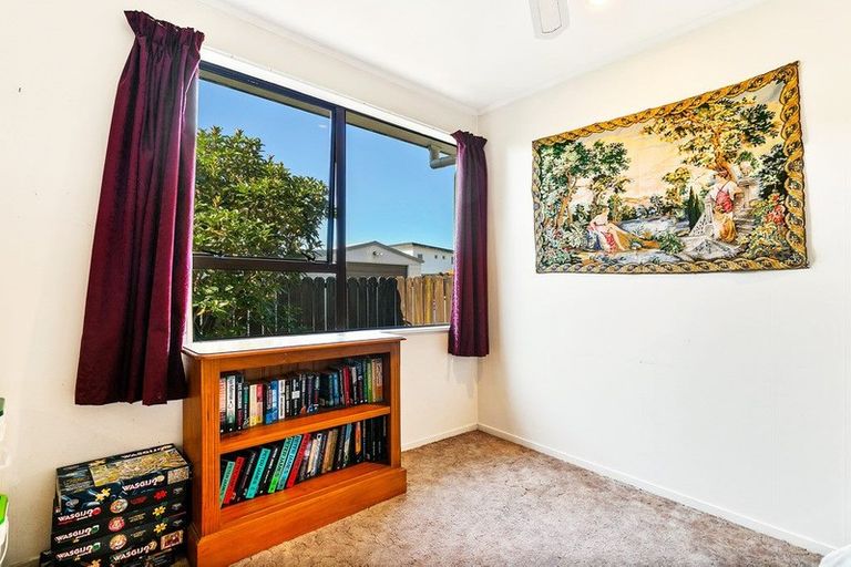 Photo of property in 1/14 Compass Place, Te Atatu Peninsula, Auckland, 0610