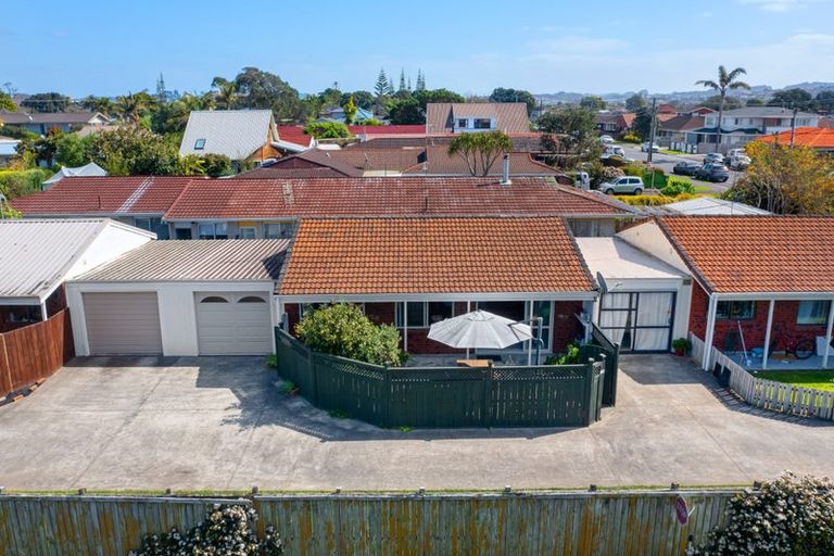 Photo of property in 2/8 Riverside Road, Orewa, 0931