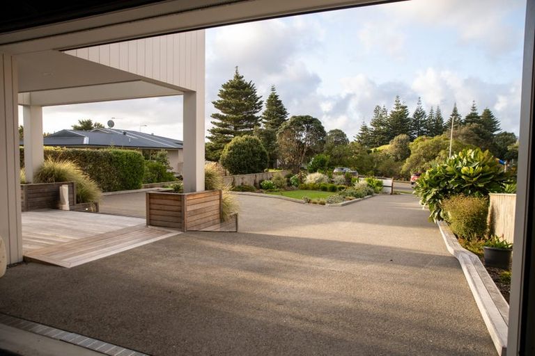 Photo of property in 14 Garden Road, Raumati Beach, Paraparaumu, 5032