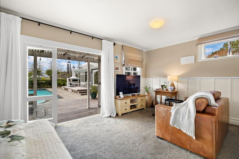 Photo of property in 70 Pomona Road, Kumeu, 0891