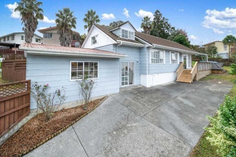 Photo of property in 48 Donovan Avenue, Massey, Auckland, 0614