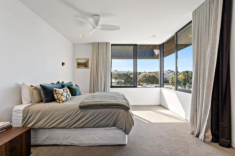 Photo of property in 41 Craig Road, Milford, Auckland, 0620