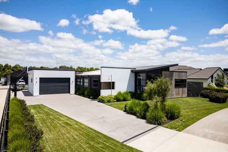 Photo of property in 17 Mike Smith Drive, Cambridge, 3434