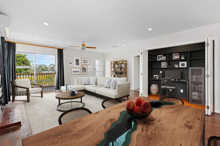 Photo of property in 12 Webb Place, Forrest Hill, Auckland, 0620