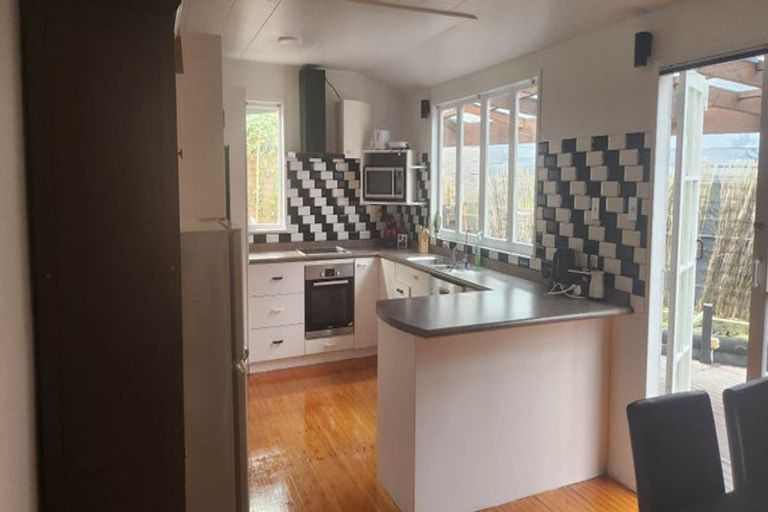 Photo of property in 17 Hewlett Road, Massey, Auckland, 0614