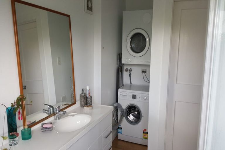 Photo of property in 37 Putnam Street, Northland, Wellington, 6012