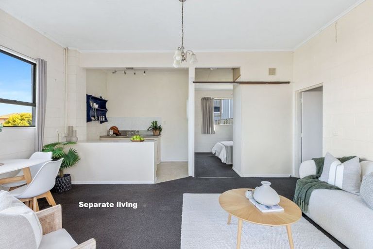 Photo of property in 8a Orewa Heights Crescent, Orewa, 0931